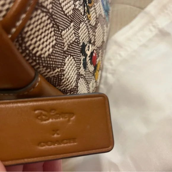 Coach X Disney - Camera Bag In Signature Textile Jacquard ❤️ - Picture 11 of 16
